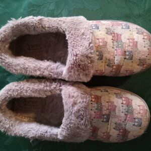 Ladies gently used Bobs multi- coloured cats slippers size 7 with faux fur trim